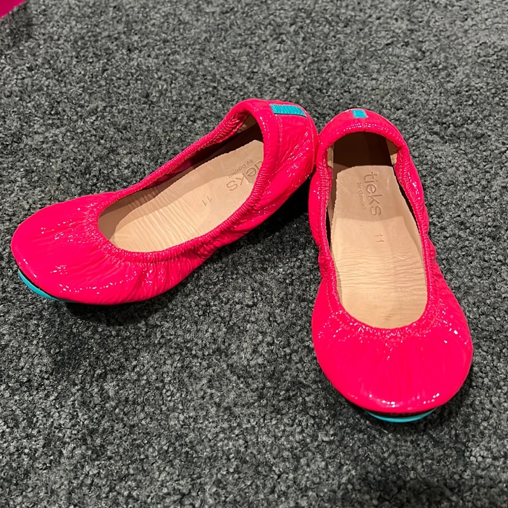Little Miss Tieks. Mini Razzleberry. Size 11.